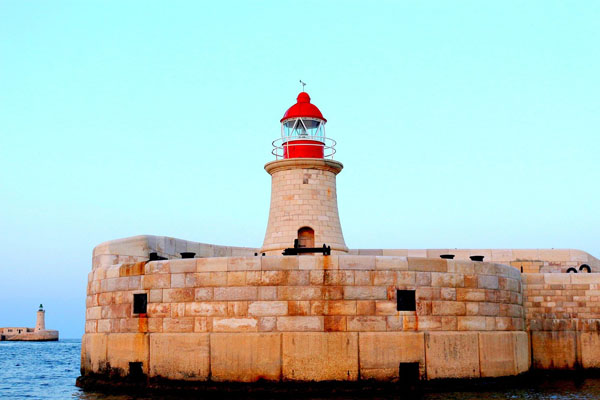 马耳他永久居留计划（Malta Permanent Residence Programme, MPRP）是面向非欧盟国籍人士的投资移民方案，通过合规投资可获得 马耳他长期居留权（五年有效永居，之后按规定续签）。持永居者可在 申根区自由通行、在马耳他生活、工作或学习。